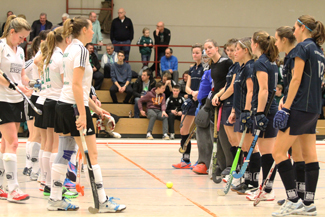 Sieg in Richtung Klassenerhalt: Die Hockey-Damen des 1. Hanauer THC schlagen am 1.2.2015 die Stuttgarter Kickers