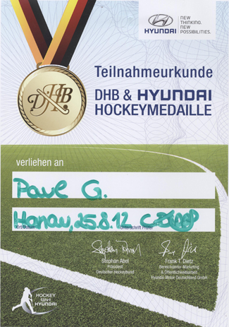 Heiß begehrt: die Urkunde zur DHB & Hyundai Hockeymedaille