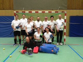 Spiel und Spaß beim Gänseliesel Cup 2014- Grimms Märchenspieler - Elternhocke im Hanauer THC