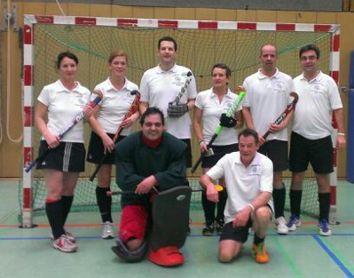 Grimms Märchenspieler, die Elternhockeymannschaft des 1. Hanauer THC beim Gänseliesel-Cup 2013 in Göttingen