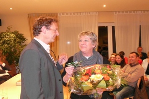 ...Bernd Monsau bedankte sich für ihre Engagement bei Christine Becker...