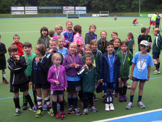 Strahlende Gesichter nach den Hanauer 6-Kampf 2013 im 1. Hanauer THC Strahlende Gesichter nach den Hanauer 6-Kampf 2013 im 1. Hanauer THC