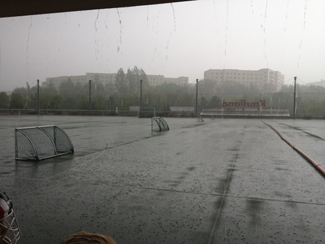 Regenflut beim Puffbohnenturnier 2012 beim Erfurter HC in Erfurt