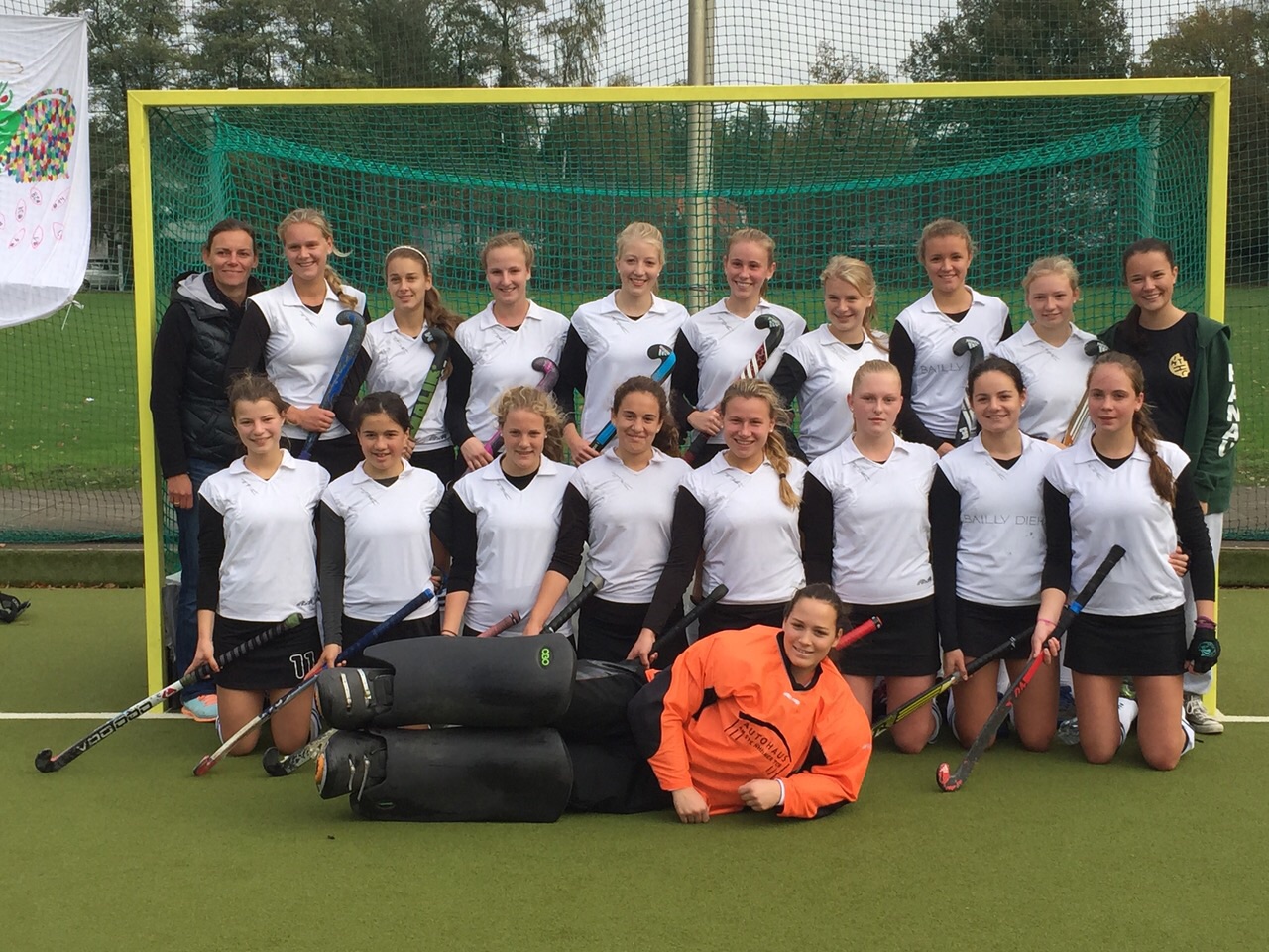 Platz 4 bei der Deutschen Meisterschaft Feld 2014 - die WJB des 1. Hanauer THC e.V.