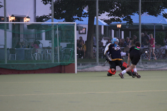 Das 1. Tor des Abends für den 1. Hanauer THC: Penalty durch Vali