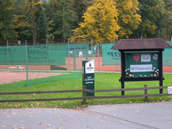 Die Zufahrt zum 1. Hanauer Tennis- und Hockey-Club e.V.